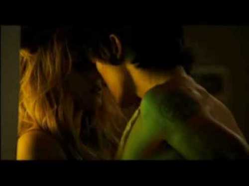  Shakira sexy baciare
