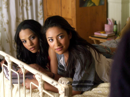 http://images4.fanpop.com/image/photos/18300000/Sneak-Peek-Photos-From-Episode-13-Know-Your-Frenemies-pretty-little-liars-tv-show-18342133-500-375.jpg