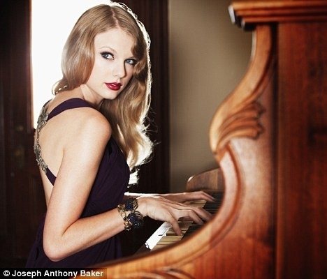  Taylor cepat, swift - Photoshoot #125: Daily Mail (2010)