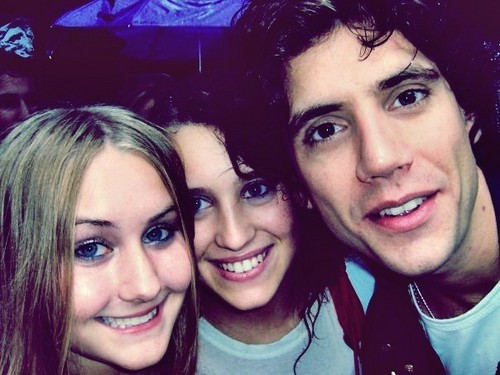 mika with fans