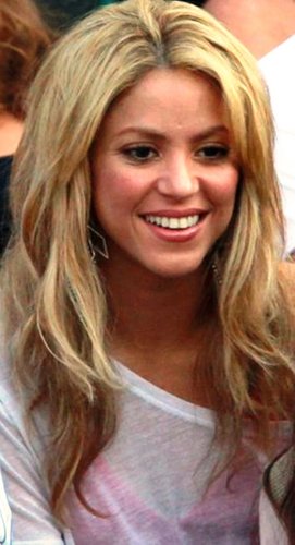  Shakira rosa bra
