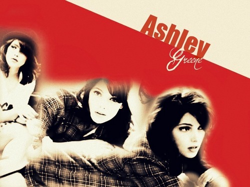  Ashley Greene.