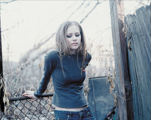  Avril Lavigne - Photoshoot #002: Complicated promo (2002)