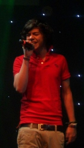  Flirty Harry Performing Live 100% Real :) x