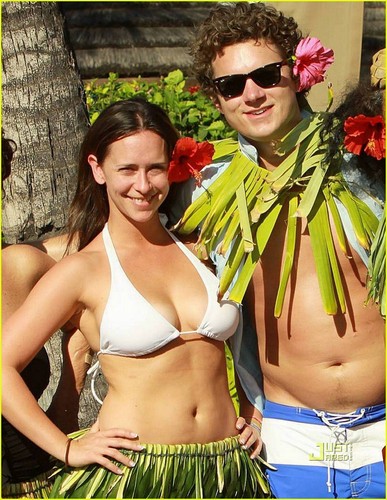  Jennifer & Alex out in Hawaii