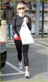 Reese Witherspoon Stocks Up on Magazines - reese-witherspoon photo
