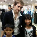 Emma with Her Fans - harry-potter photo