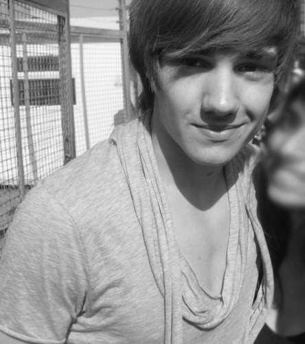  Goregous Liam (I Can't Help Falling In 사랑 Wiv U) 100% Real :) x
