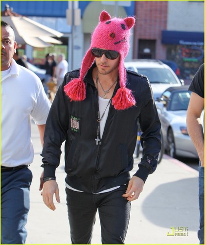 Jared Leto Rocks Pink Pig Beanie!