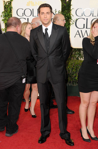 Zachary Levi @ the 2011 Golden Globes