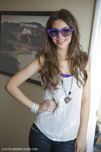 pictures of justin bieber with glasses on. victoria justice w/justin#39;s 3D