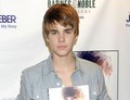 Justin's New Haircut - justin-bieber photo