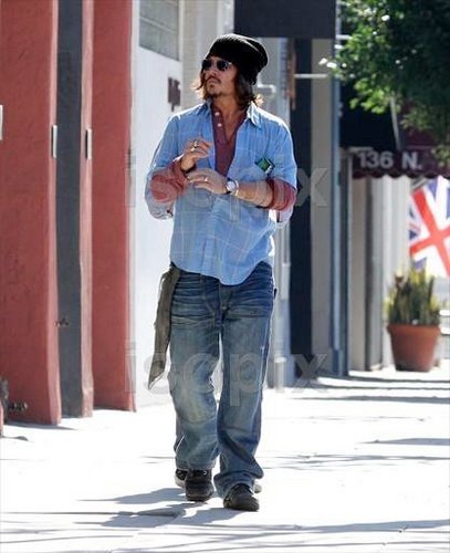  28 Jan 2011 Beverly Hills - Johnny Depp