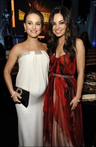  Mila & Natalie @ 2011 SAG Awards