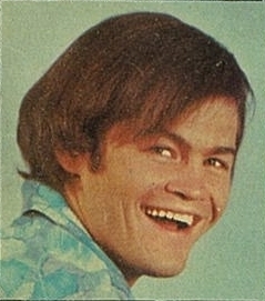  smiling Micky in blue camicia