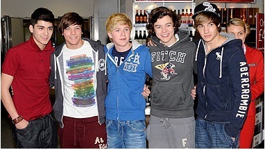 1D = Heartthrobs (Arriving Back In The Uk) 1 Band, 1 Dream & Only 1D 100% Real :) x