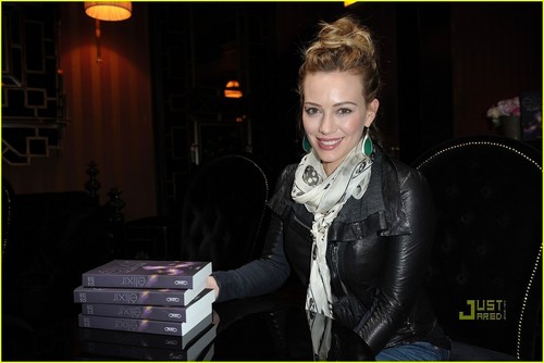 Hilary Duff: 'Elixir' Signing in Paris! 2011