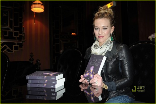  Hilary Duff: 'Elixir' Signing in Paris! 2011