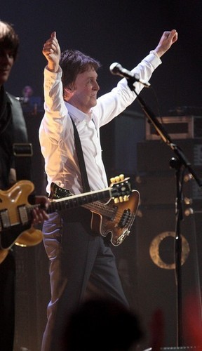  Brit Awards 2008 - दिखाना