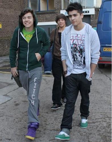  Funny Louis, Flirty Harry & Sizzling Hot Zayn Leaving Rehearsal Studios In Londres 100% Real :) x