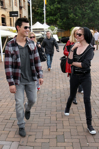 Kristen & Taylor In Sydney