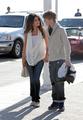 Selena Gomez and Justin Bieber in love and holding hands - justin-bieber photo