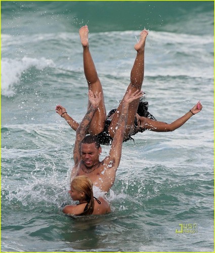  Chris Brown: Shirtless Miami ساحل سمندر, بیچ Bum