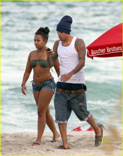  Chris Brown: Shirtless Miami пляж, пляжный Bum