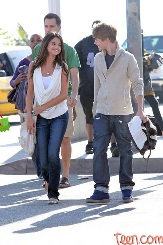  JB and Sel <3 <3