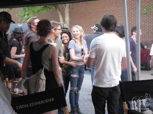  New/Old 照片 of Candice and the TVD cast on set.