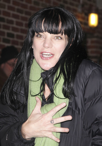  Pauley Perrette - Outside The late show with David Letterman