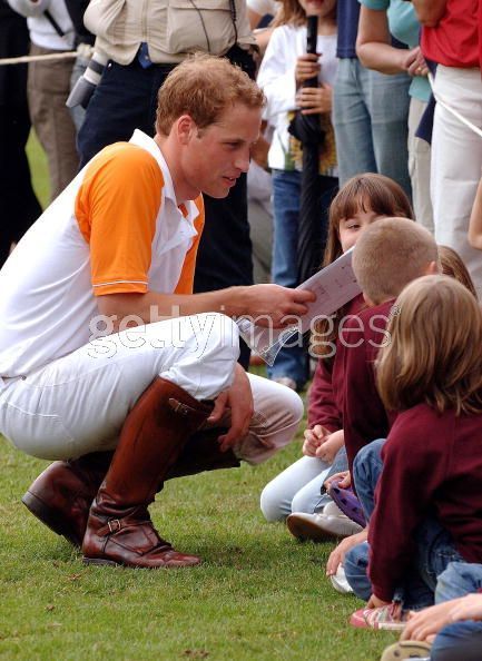 prince william polo prince william date of birth. Prince William Plaus Polo At