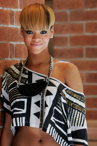 Rihanna photoshoot (HQ)