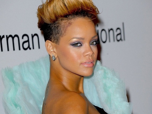  Lovely Rihanna karatasi la kupamba ukuta