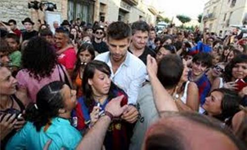 Piqué and fans