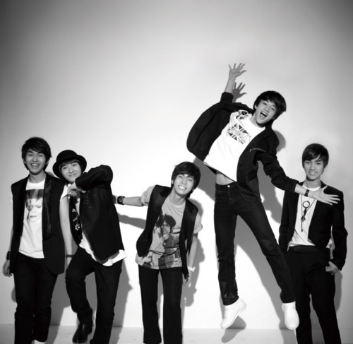 unseen pics of shinee ^^ as i think :P