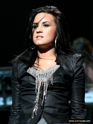  Demi Lovato 2010 South America tour>05-23-10:Movistar Arena in Santiago,Chile