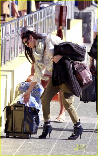  Demi Moore & Ashton Kutcher: St. Barts Getaway!