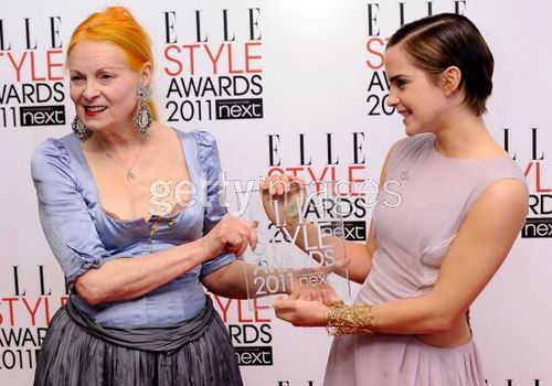  Emma Wins “Style Icon” Award at ELLE Style Awards