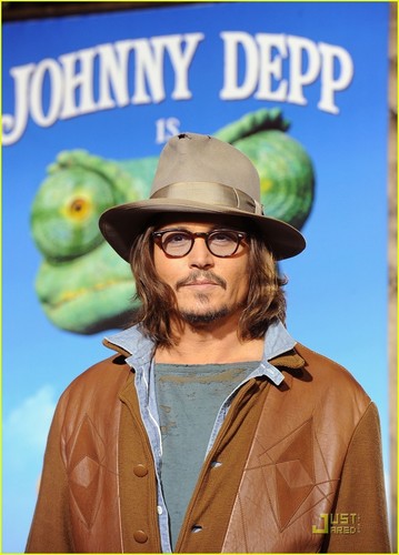  Johnny Depp: 'Rango' Premiere with Isla Fisher!
