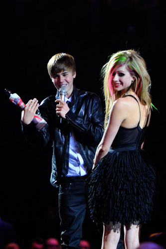  Justin with Avril at Brits Award 2011