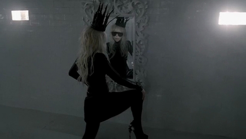 Lady-Gaga-Bad-Romance-Music-Video-Screencaps-lady-gaga-19361813-500-282.jpg