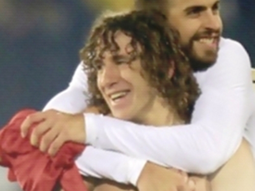 Puyol and Piqué sexy embrace..