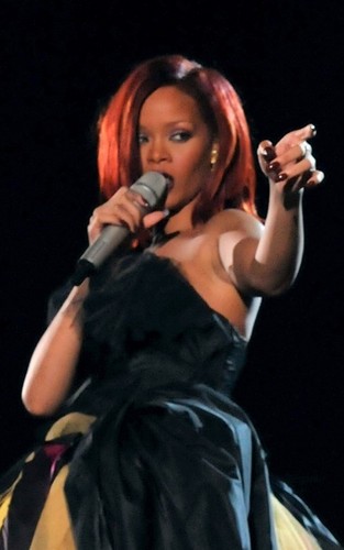  Rihanna Performing @ 2011 GRAMMY Awards