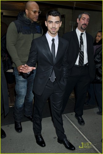Zac Efron: Calvin Klein Show with Joe Jonas!