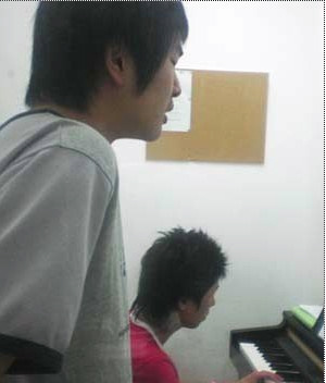 onew before debut xD
