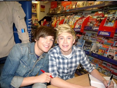  1D = Heartthrobs (Book Signing) Funny Louis & Irish Cutie Niall 100% Real :) x