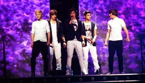 1D = Heartthrobs (Live Tour!!) I Can't Help Falling In Love Wiv 1D 100% Real :) x