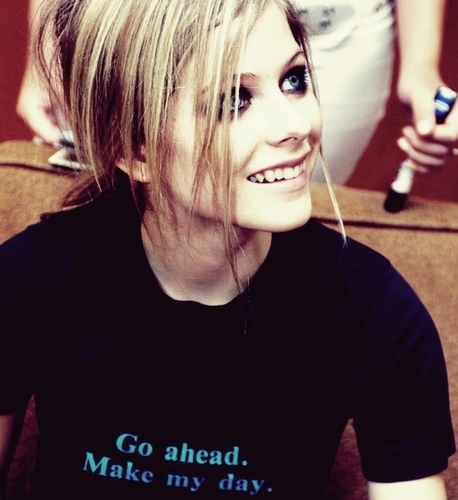  Avril Lavigne - She's The Best