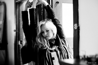  Candice (Caroline) On Nylon 2010 foto shoot
